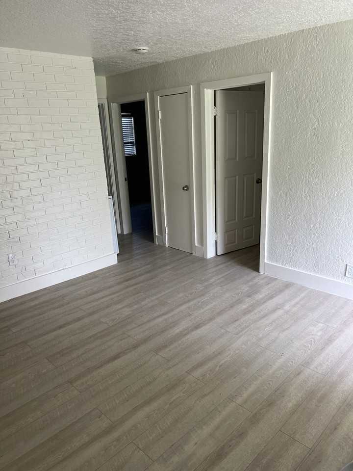 1011 Northwest 3rd Avenue - Photo 5 of 5