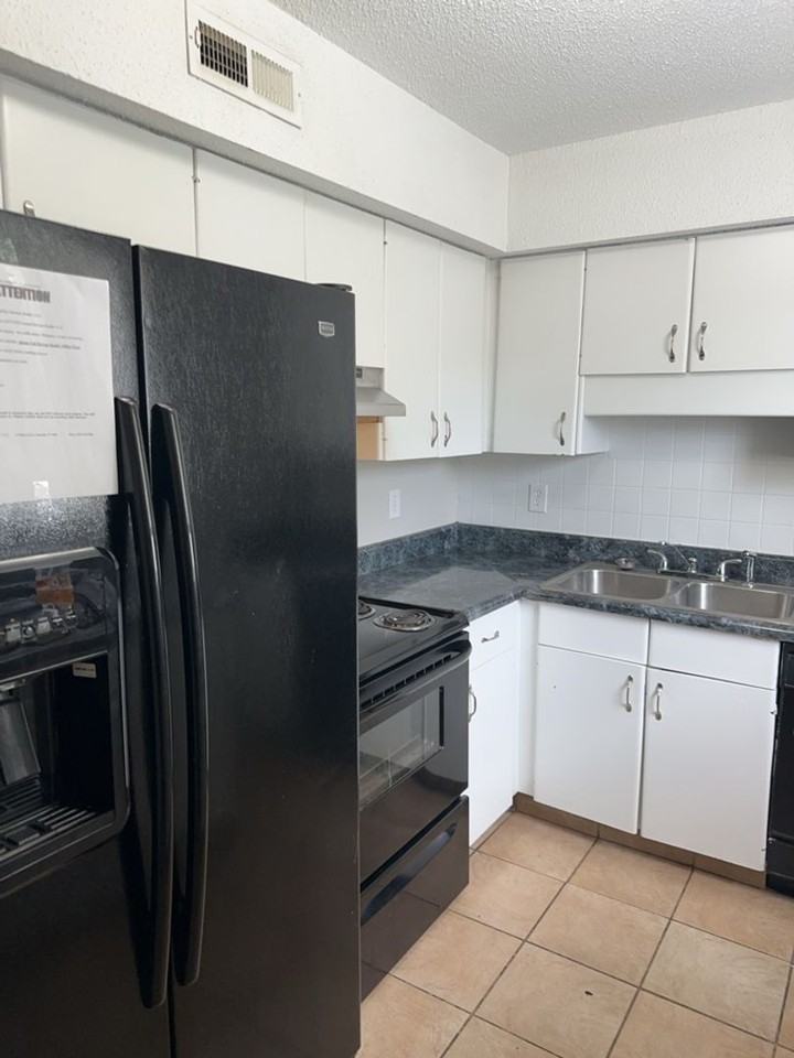 4131 Wilkesview Dr - Photo 2 of 14