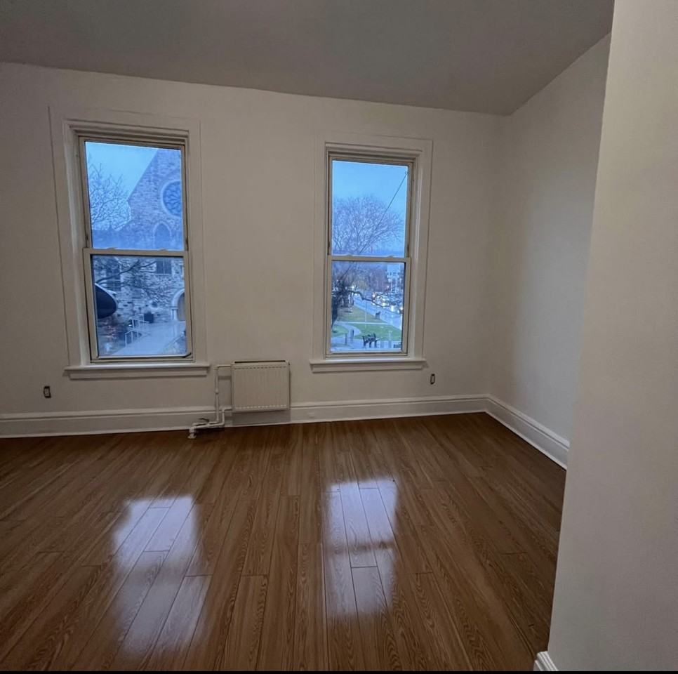 419 King St E - Photo 3 of 13