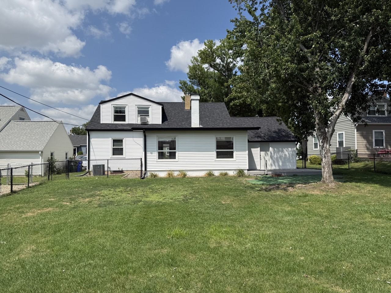 825 Staub Ct Ne #NA - Photo 2 of 15