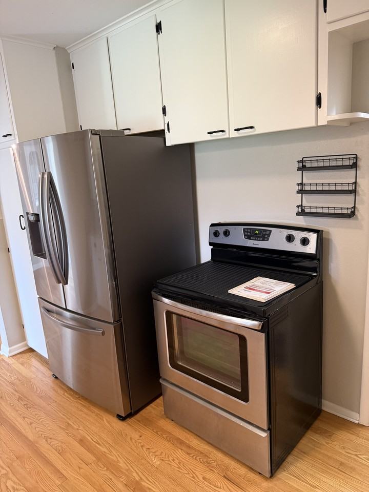 825 Staub Ct Ne #NA - Photo 4 of 15