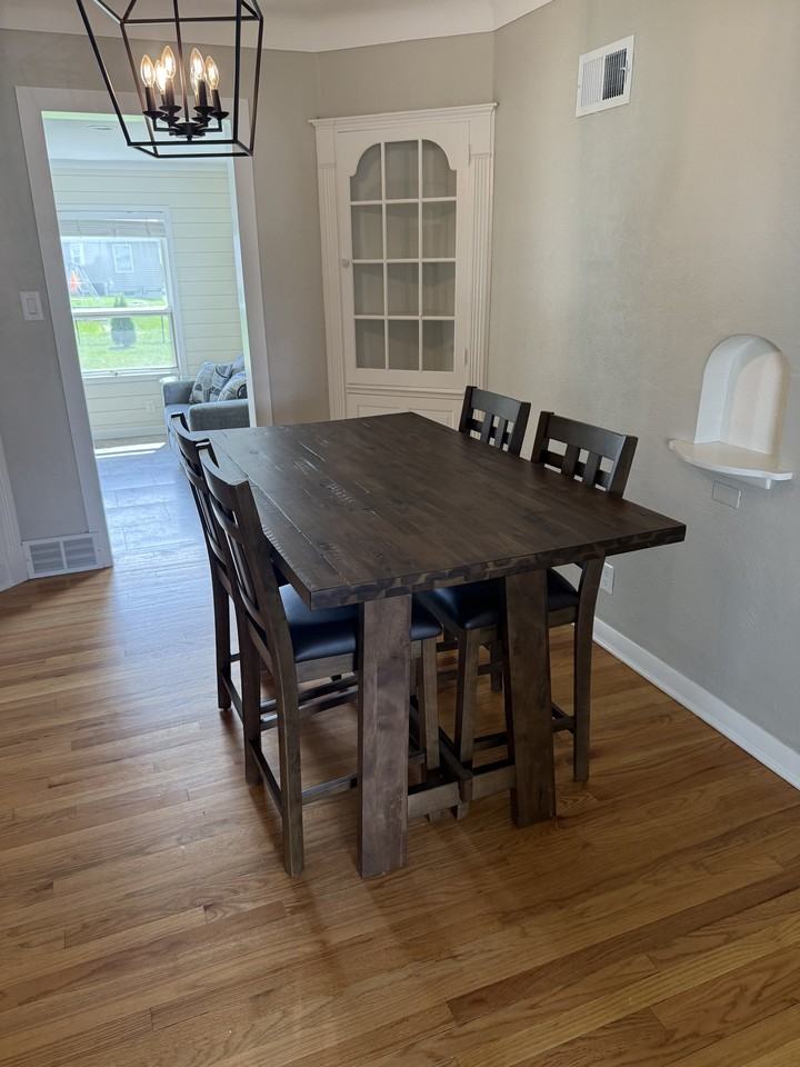 825 Staub Ct Ne #NA - Photo 5 of 15