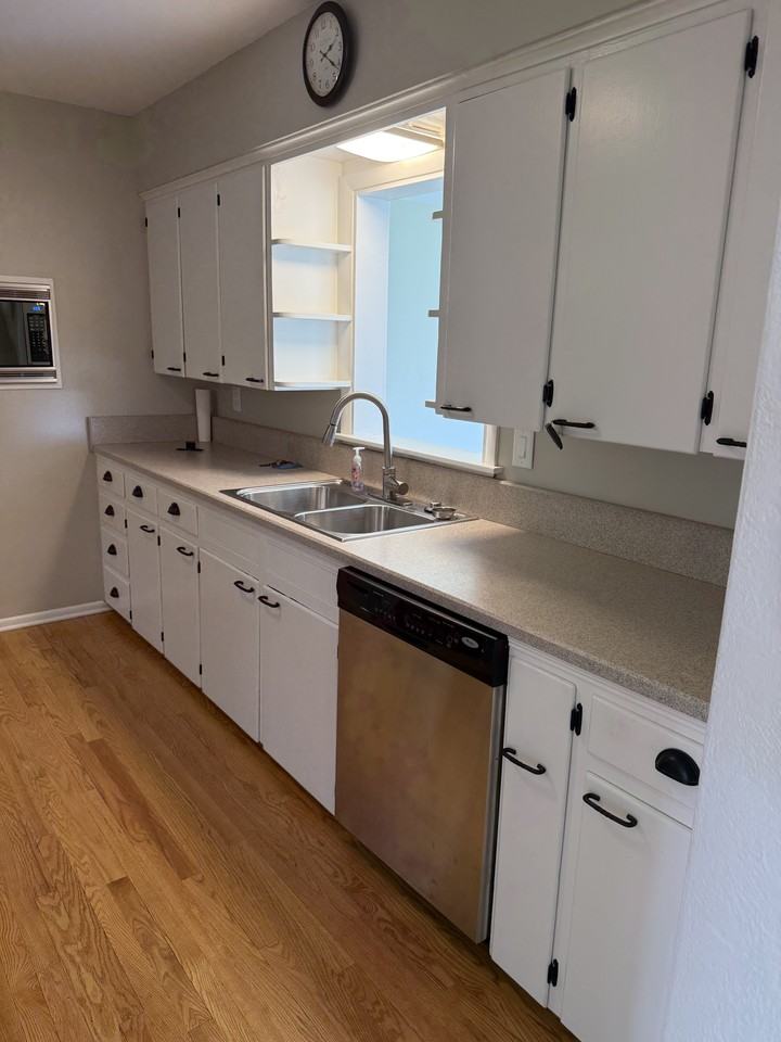 825 Staub Ct Ne #NA - Photo 6 of 15