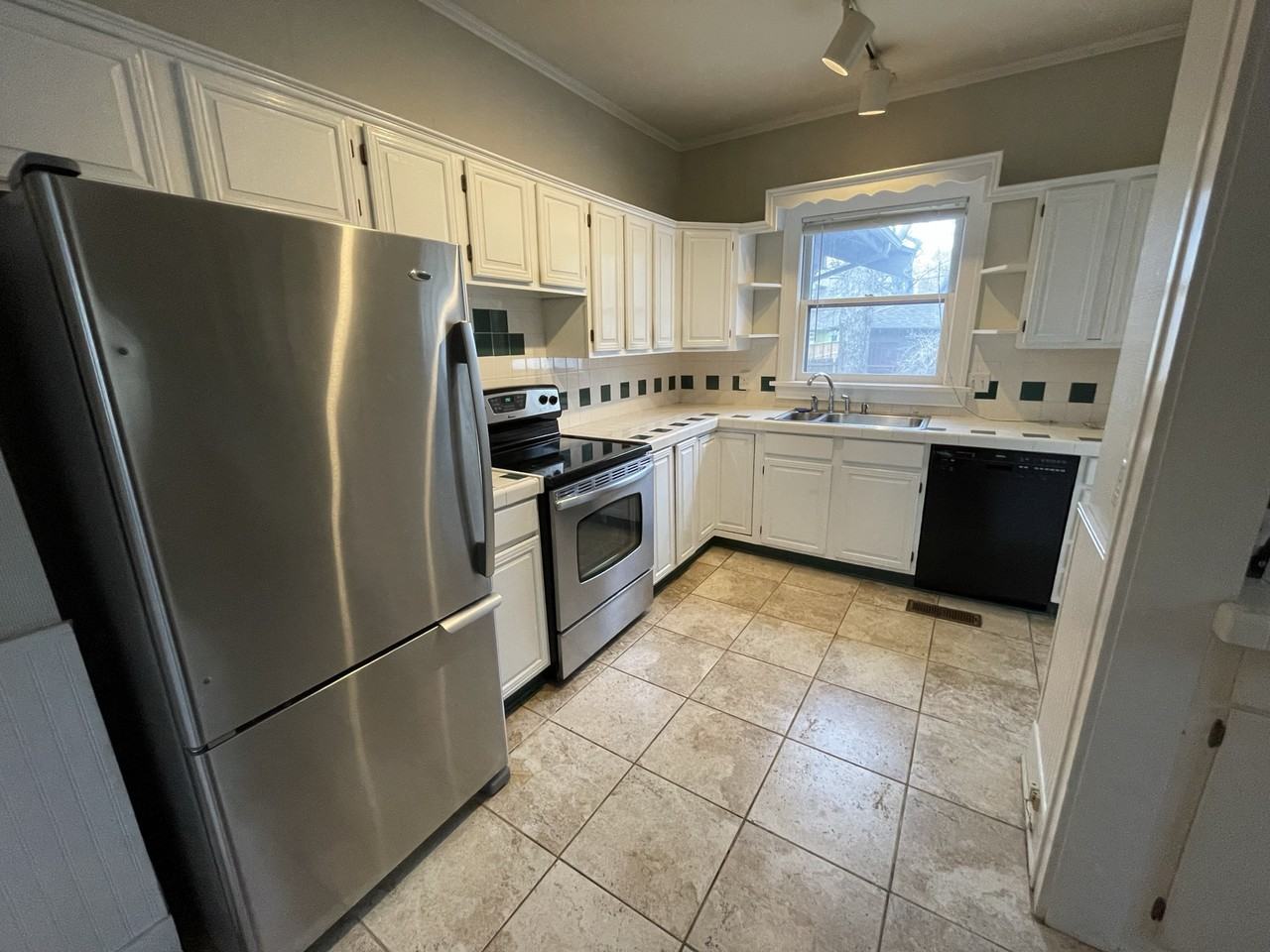 1335 E 18th St #NA - Photo 7 of 16