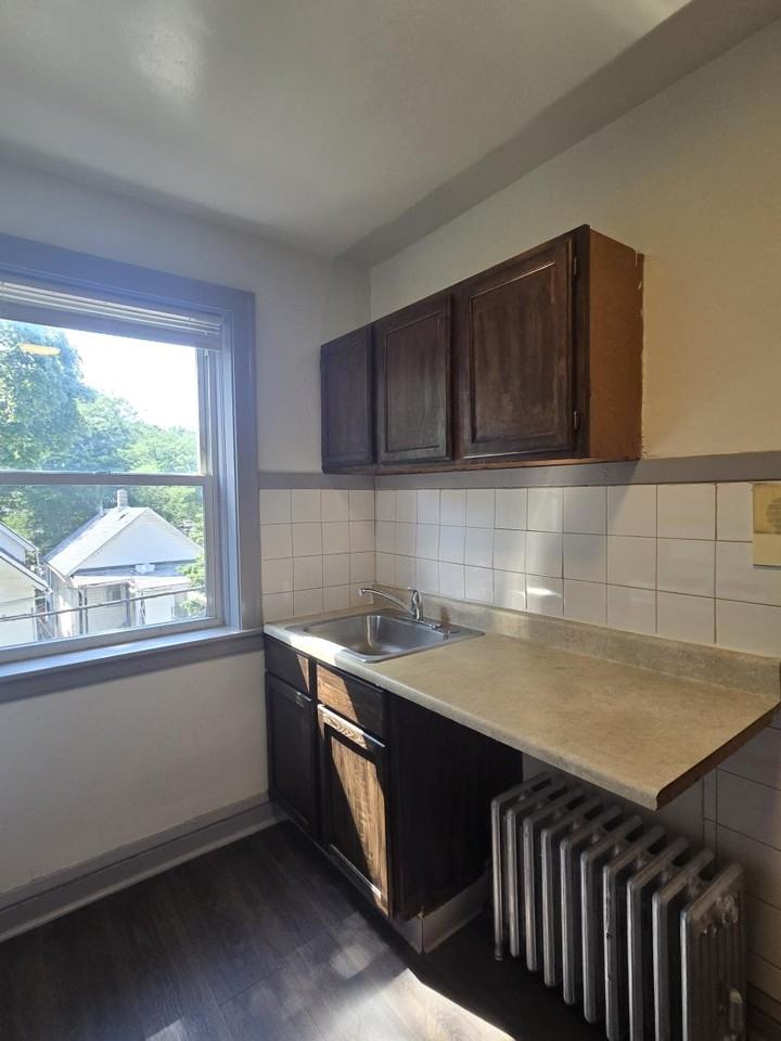 836 N Massasoit Ave #2B - Photo 4 of 15
