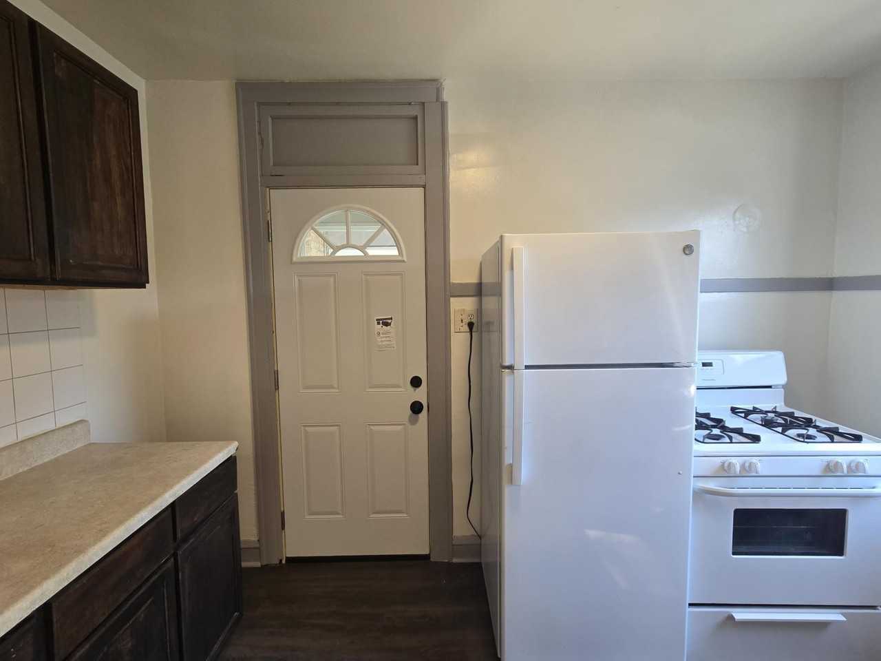 836 N Massasoit Ave #2B - Photo 5 of 15