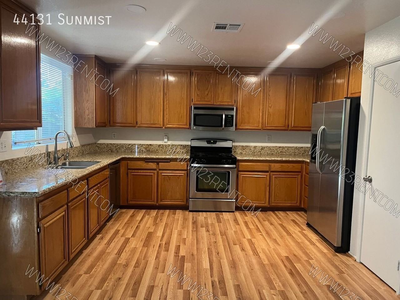 44131 Sunmist Ct - Photo 4 of 30