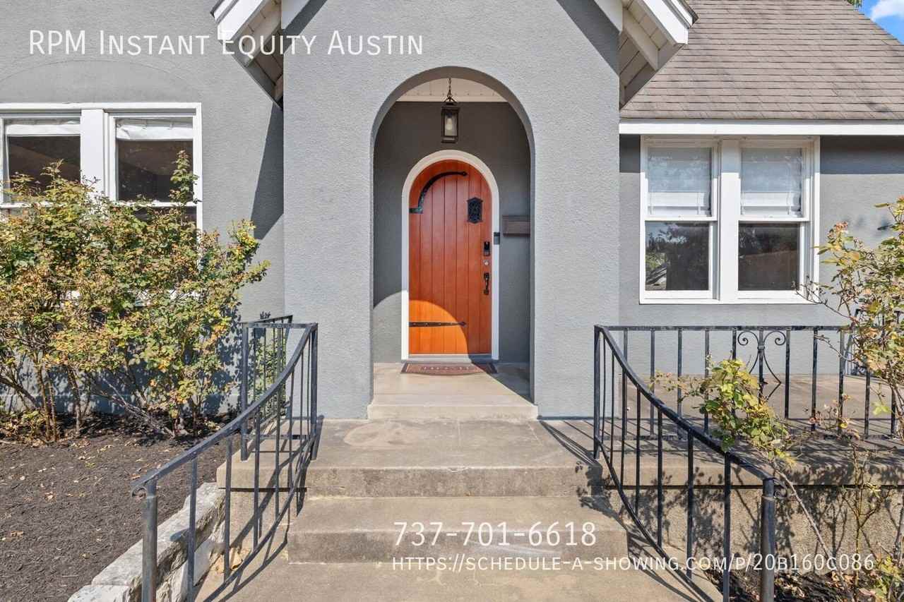 2002 Travis Heights Blvd - Photo 3 of 28