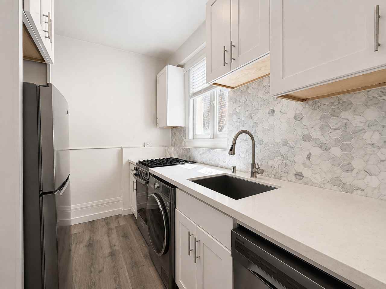 626 Powell St #305 - Photo 3 of 8