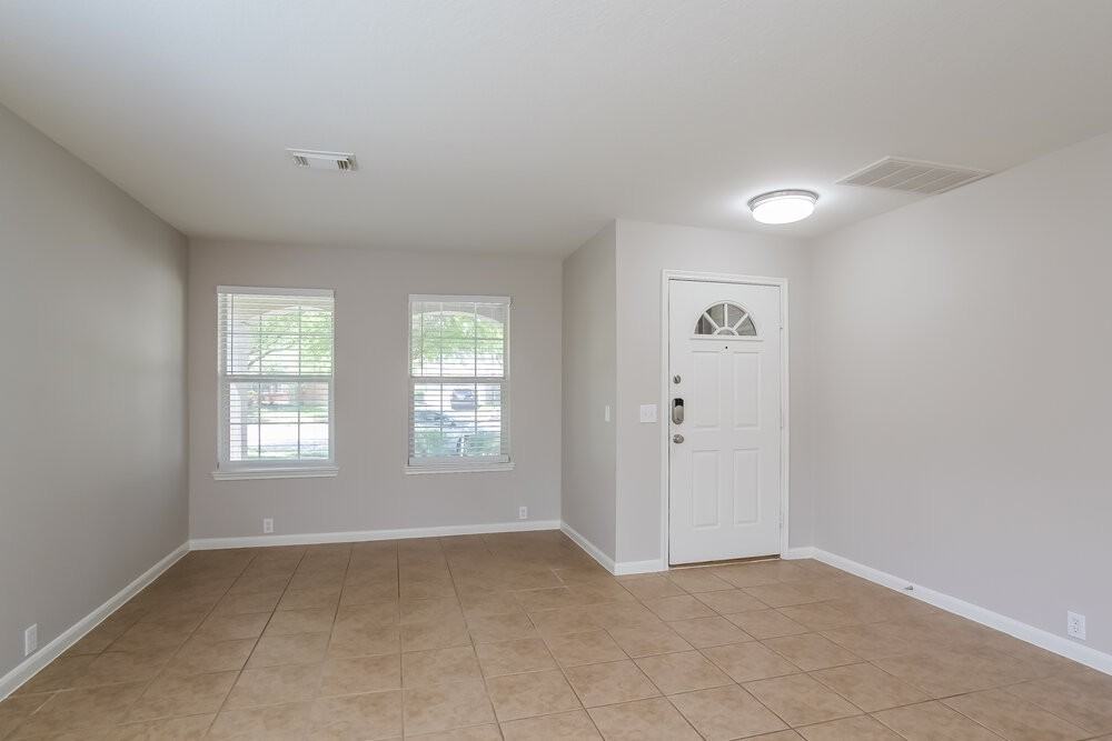 4742 Markham Woods Ct - Photo 6 of 17
