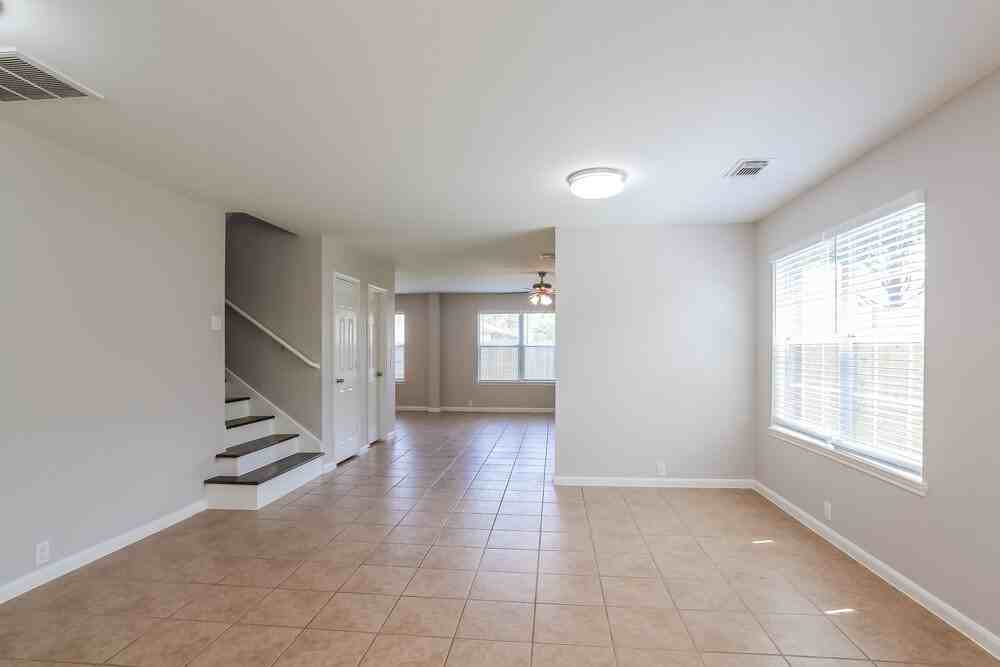 4742 Markham Woods Ct - Photo 7 of 17
