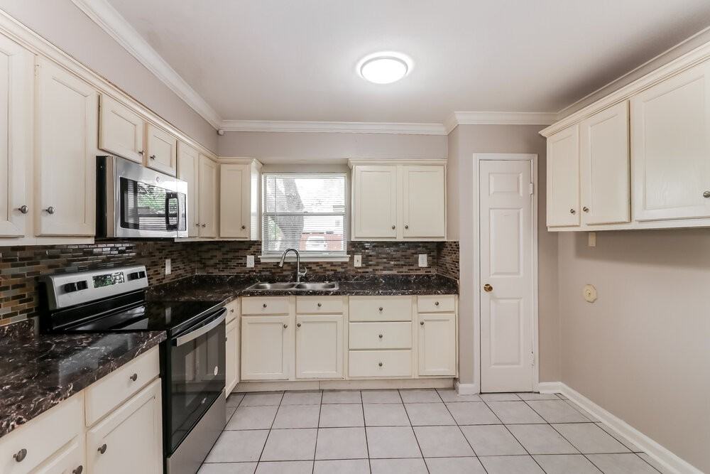12805 Bexley Dr - Photo 6 of 16