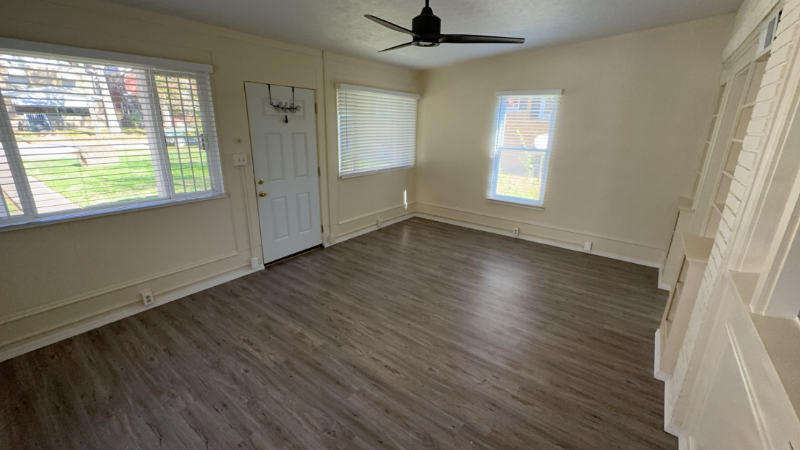 1125 10th Ave - Photo 4 of 16