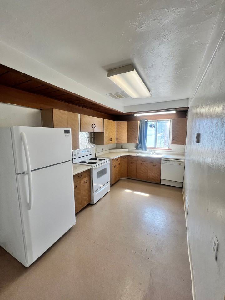 1260 Idaho Ave #2 - Photo 4 of 13