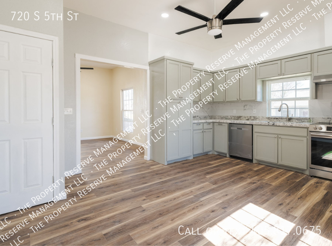 720 S 5th St - Photo 6 of 16