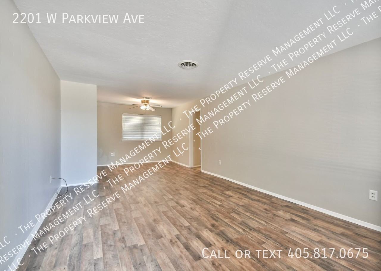 2201 W Parkview Ave - Photo 2 of 13