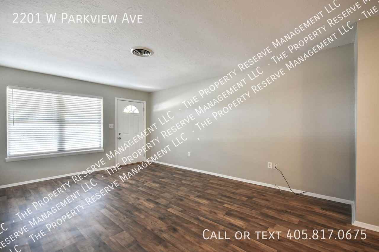 2201 W Parkview Ave - Photo 3 of 13