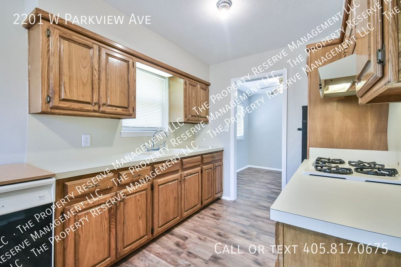 2201 W Parkview Ave - Photo 6 of 13