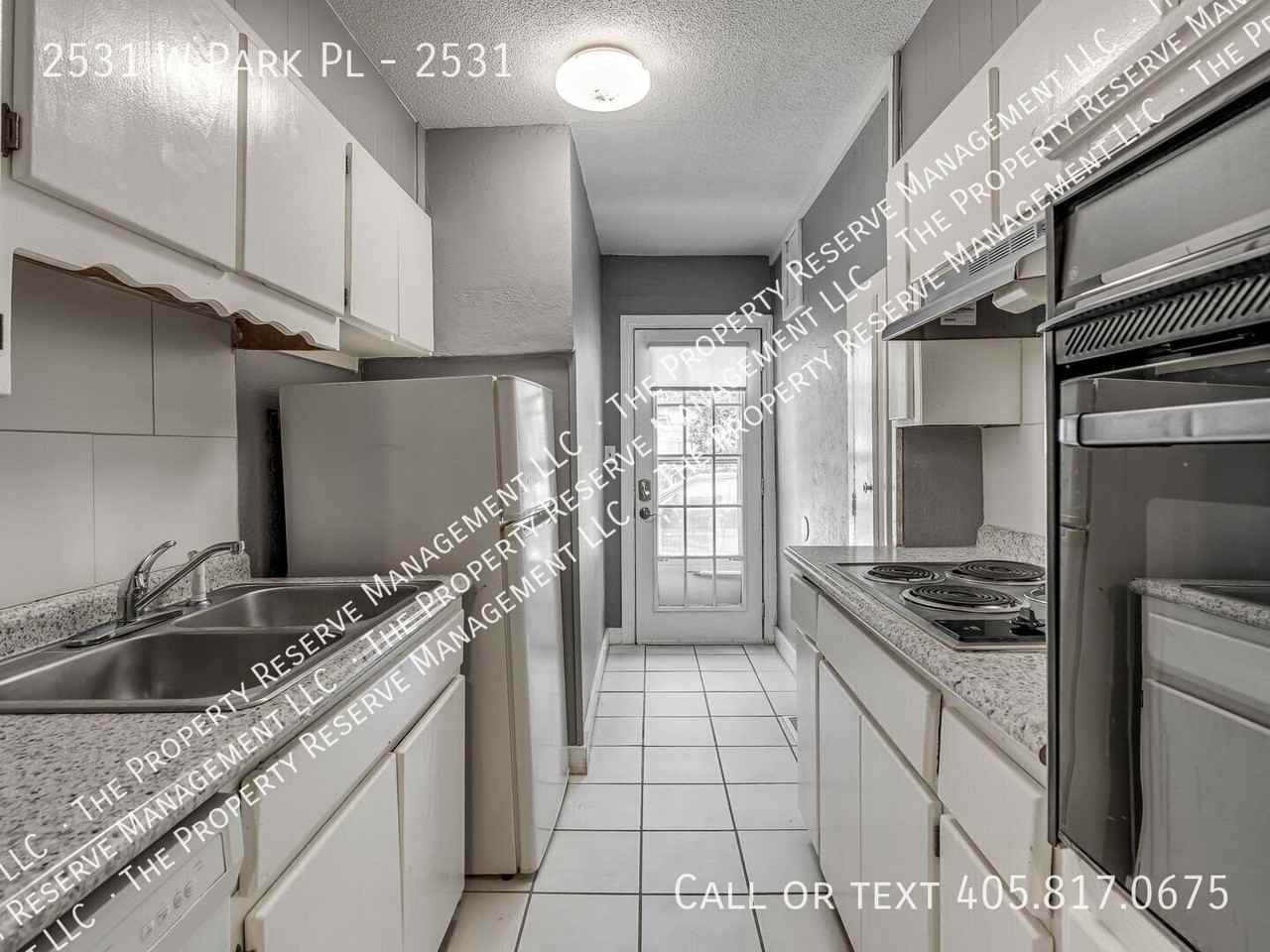 2531 W Park Pl #2531 - Photo 5 of 10