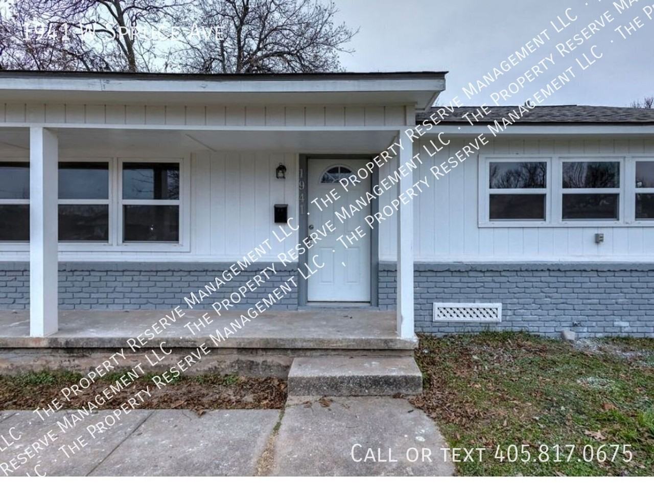 1941 W Spruce Ave - Photo 2 of 20