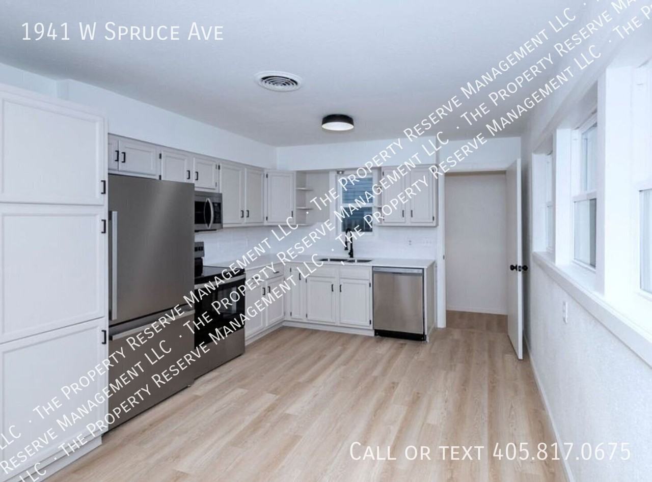 1941 W Spruce Ave - Photo 4 of 20