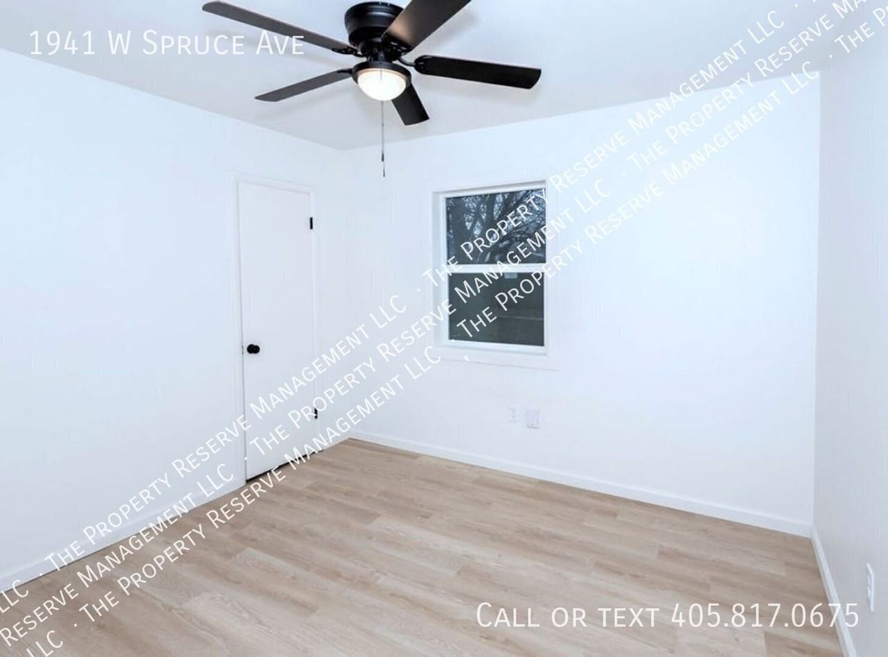 1941 W Spruce Ave - Photo 5 of 20
