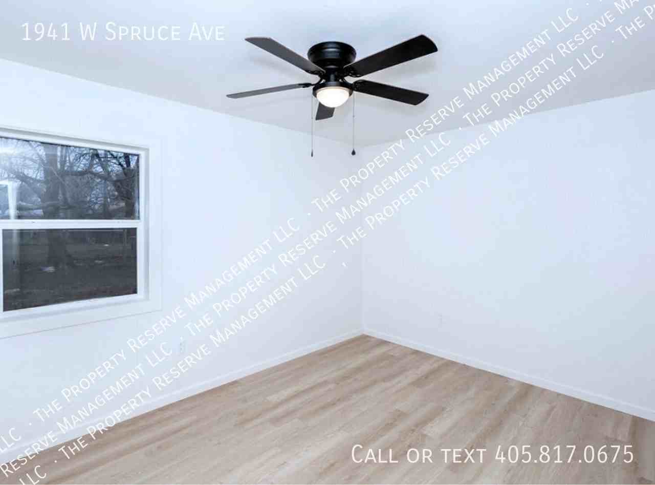 1941 W Spruce Ave - Photo 6 of 20
