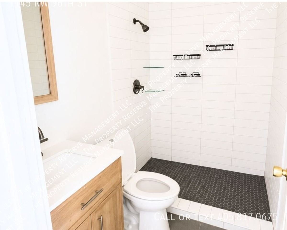 1145 Nw 96th St - Photo 5 of 11