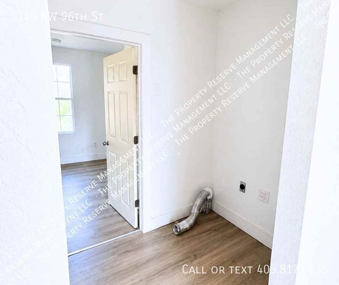 1145 Nw 96th St - Photo 6 of 11