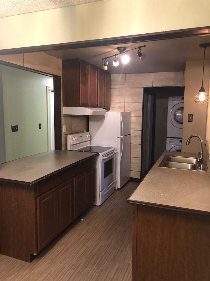 1833 Northwestern Ave - Photo 2 of 10