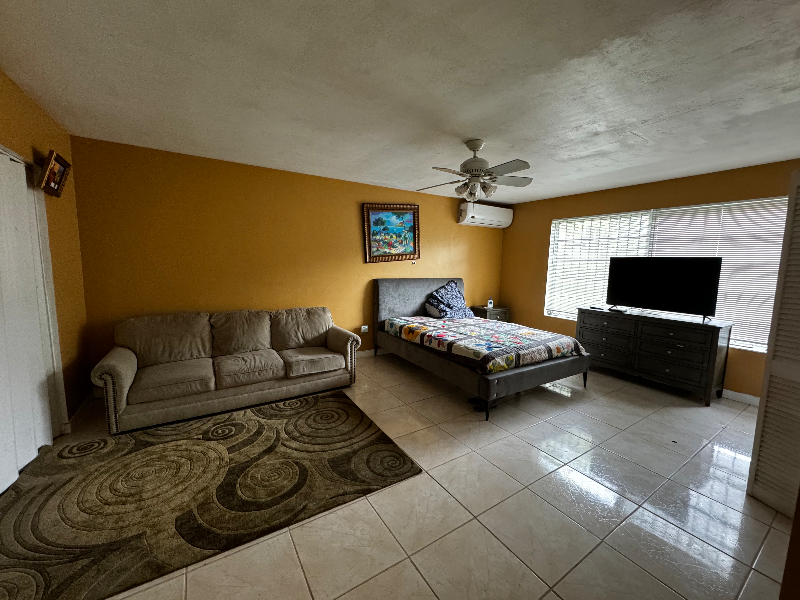 50 Ne 163rd St - Photo 3 of 8