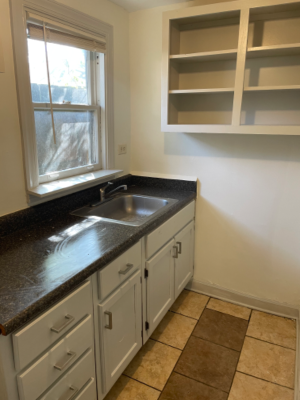 2053 Linden Ave #4 - Photo 2 of 10