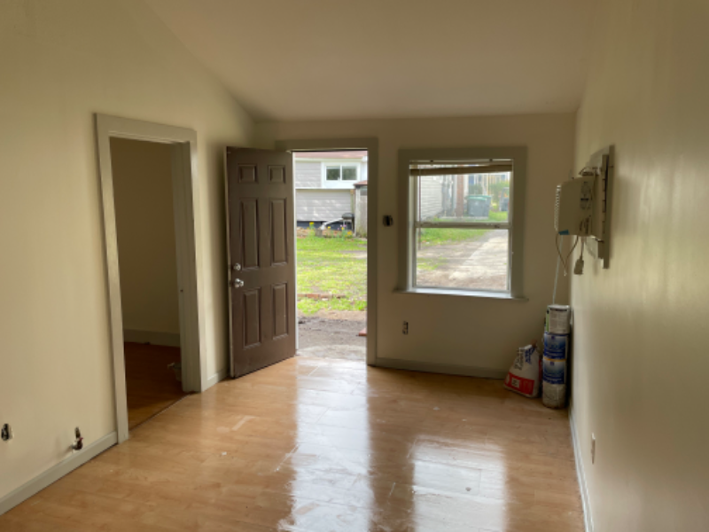 2053 Linden Ave #4 - Photo 4 of 10