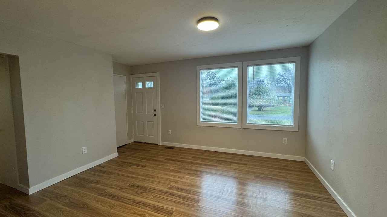 305 Deal Dr - Photo 2 of 12