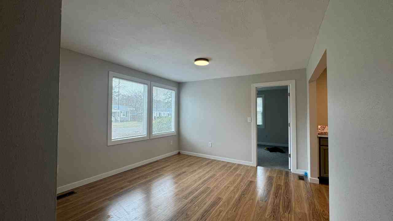 305 Deal Dr - Photo 3 of 12