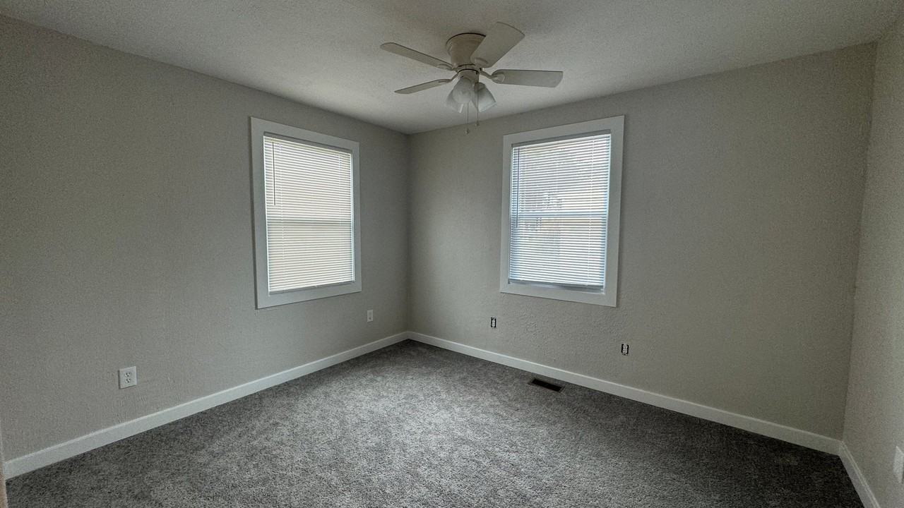 305 Deal Dr - Photo 6 of 12