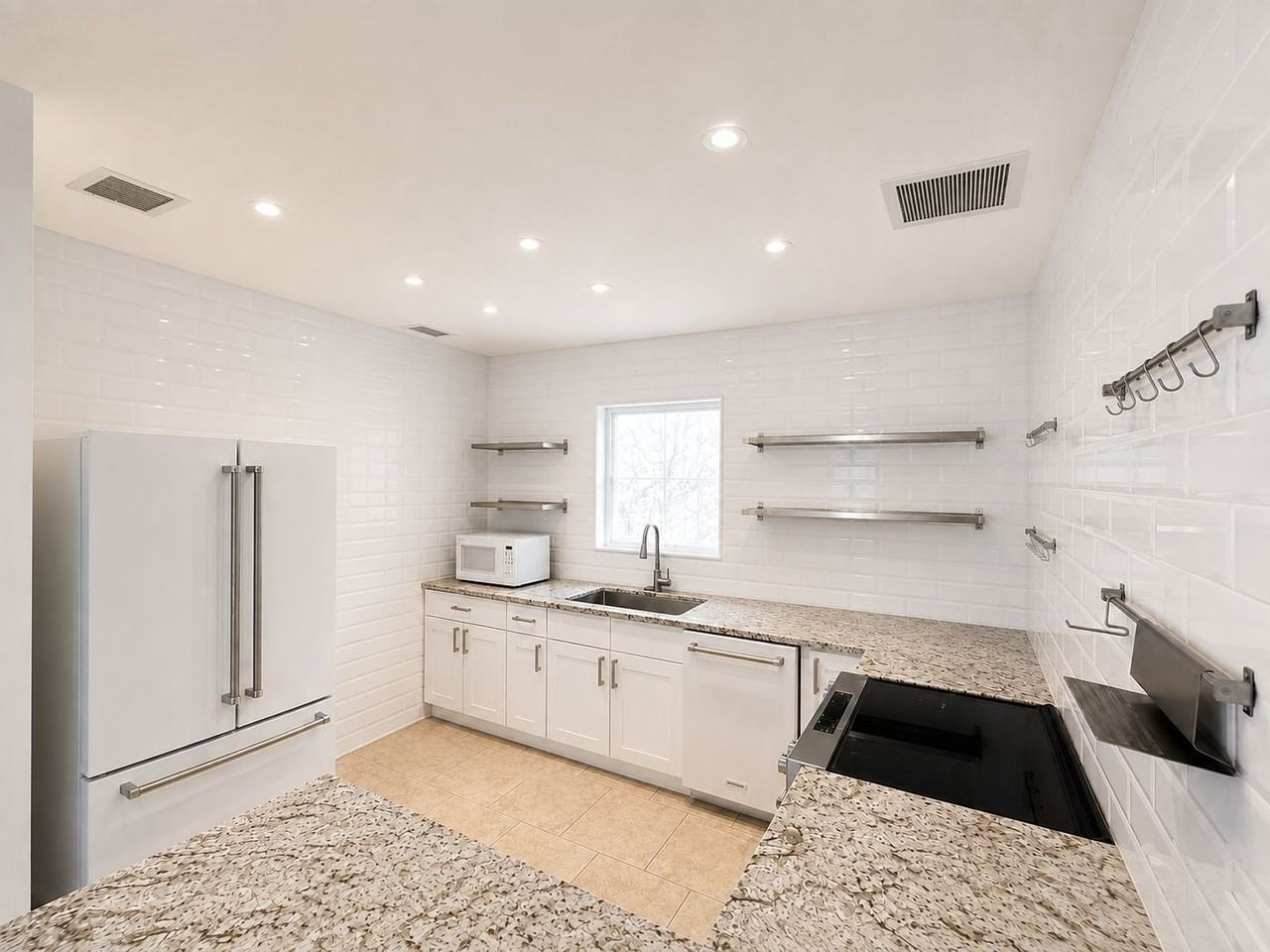 10715 Joyce Dr #C - Photo 4 of 14
