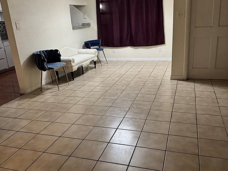 4717 Town N Country Blvd - Photo 4 of 17