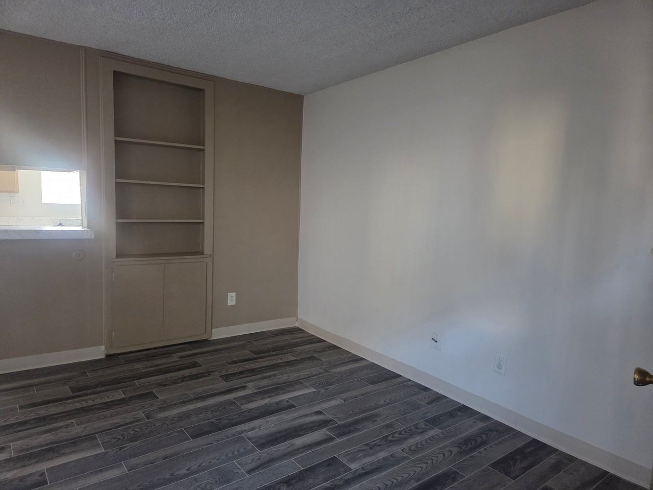 991 N Mollison Ave #03 - Photo 2 of 15