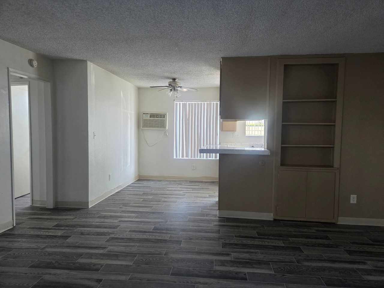 991 N Mollison Ave #03 - Photo 3 of 15