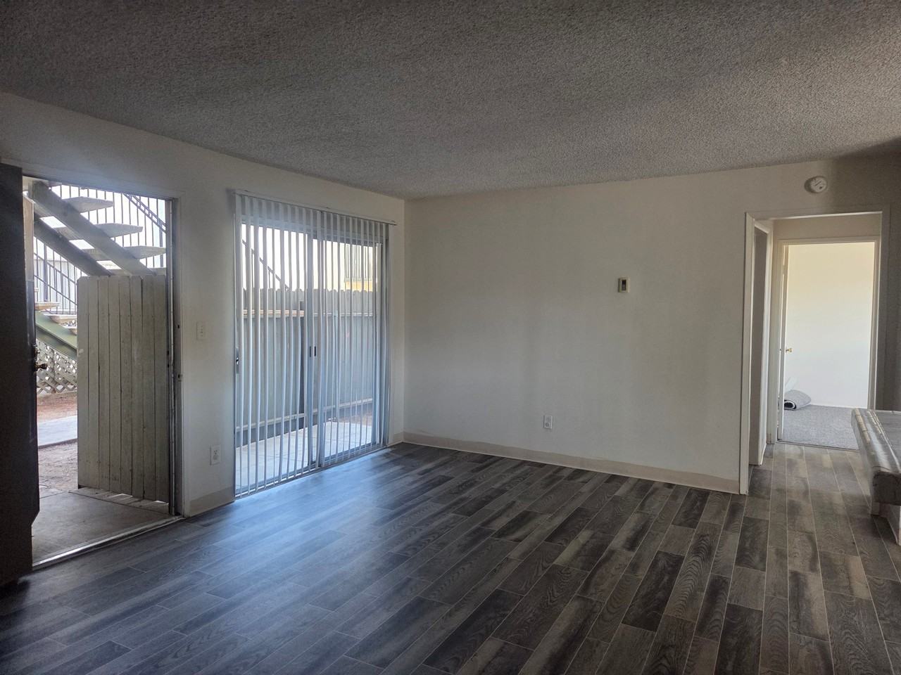 991 N Mollison Ave #03 - Photo 4 of 15