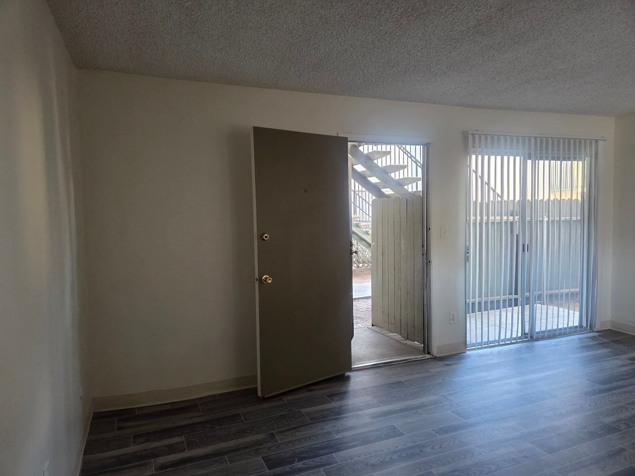 991 N Mollison Ave #03 - Photo 5 of 15
