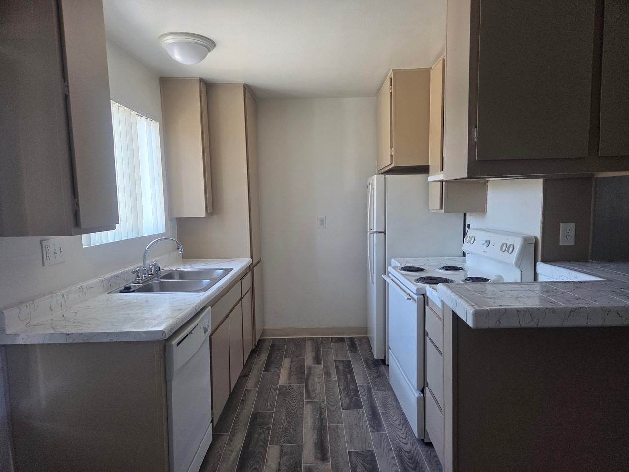 991 N Mollison Ave #03 - Photo 7 of 15
