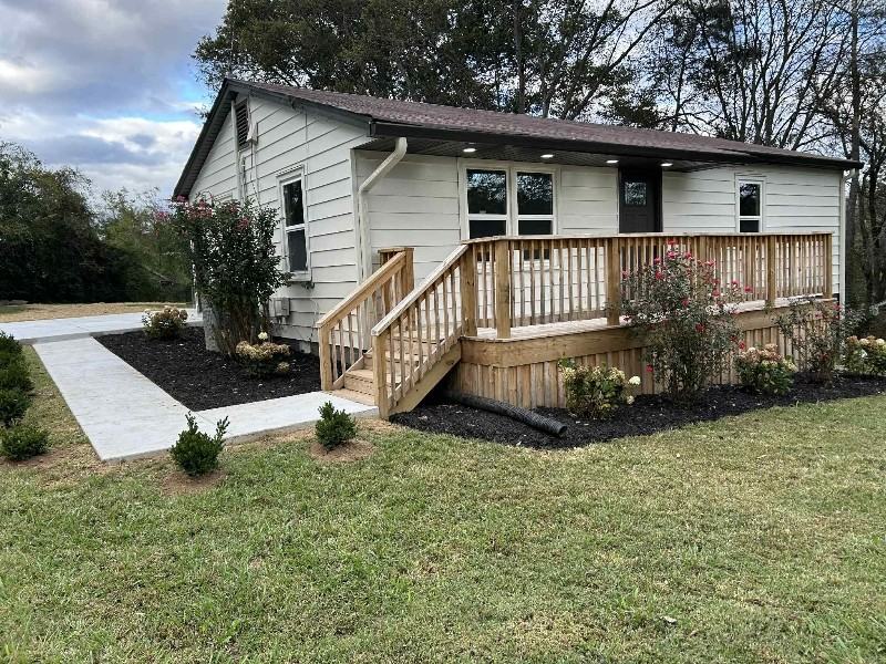 304 Greenview Dr - Photo 3 of 26