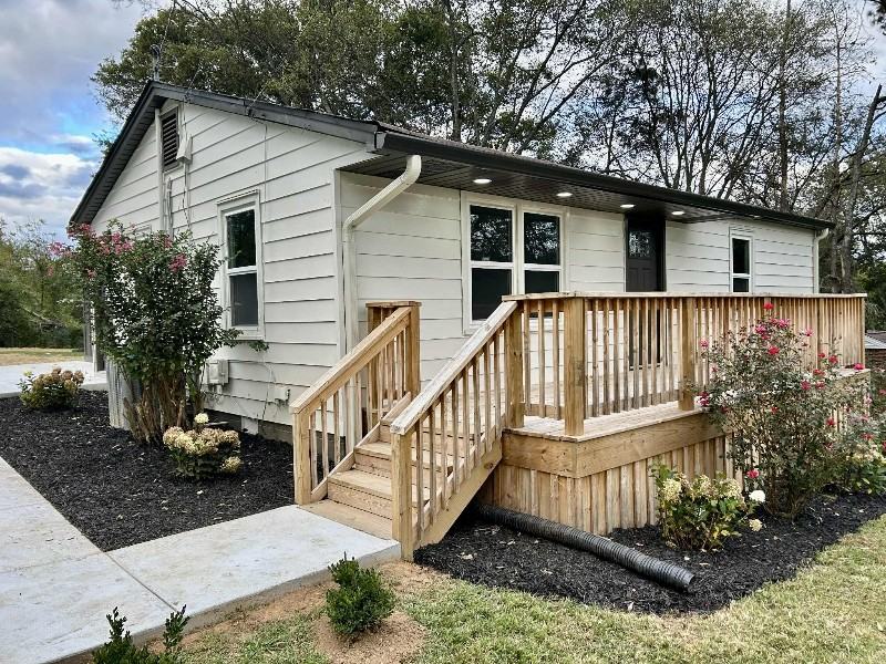 304 Greenview Dr - Photo 4 of 26