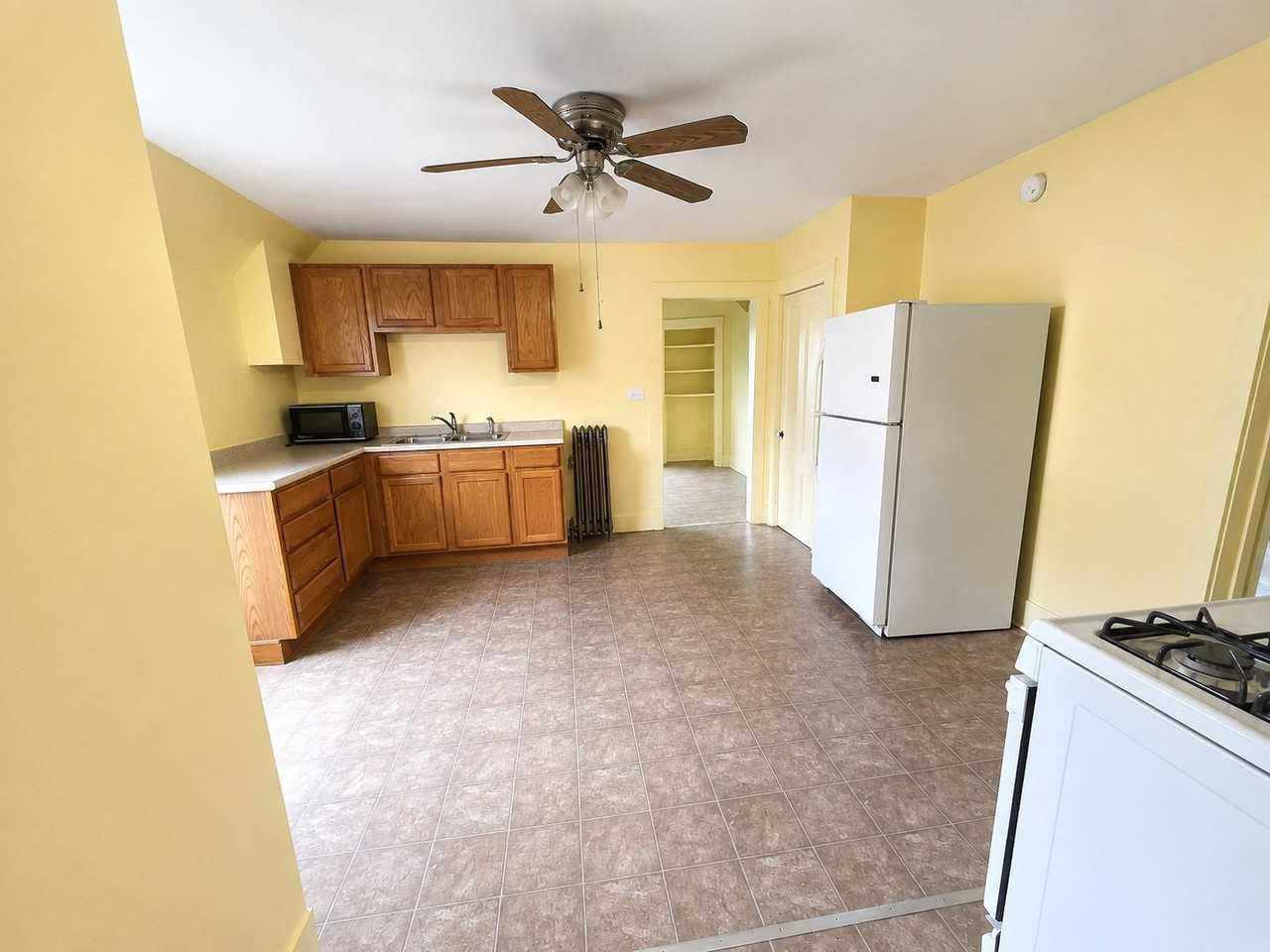 427 Wilson St #2 - Photo 5 of 18