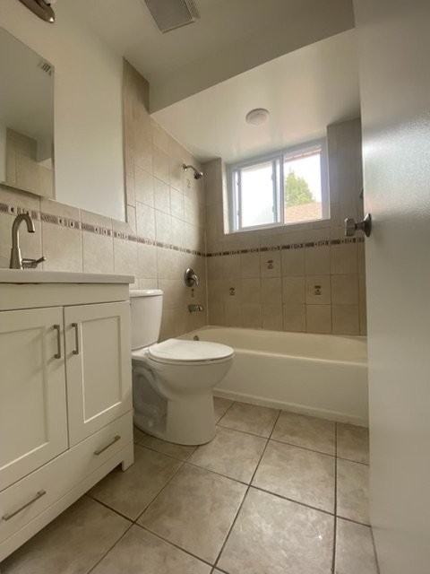 2307 W 35th St #6 - Photo 5 of 10