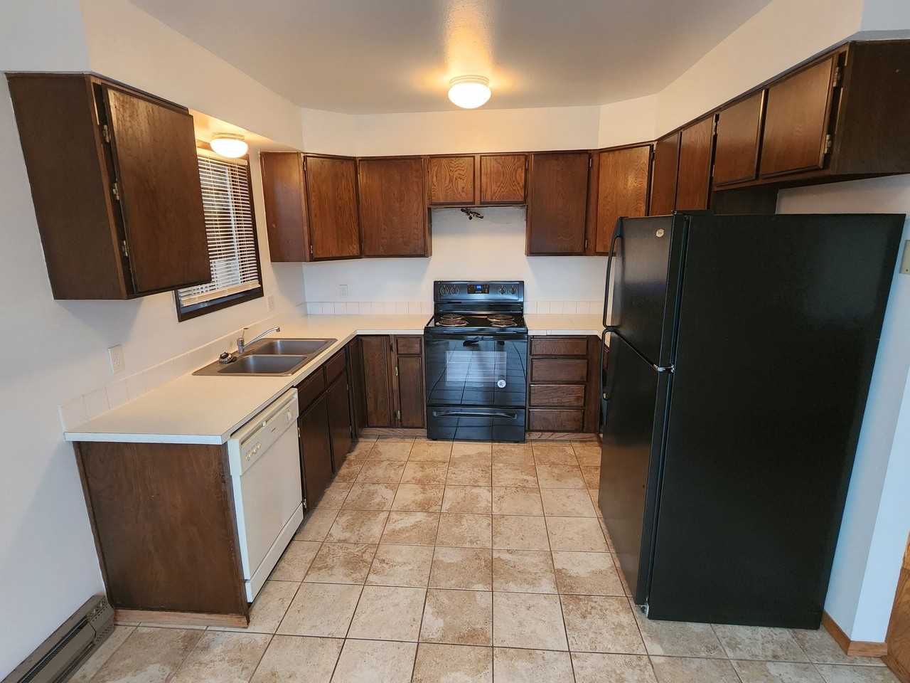 1214 E 3rd St #3 - Photo 3 of 10