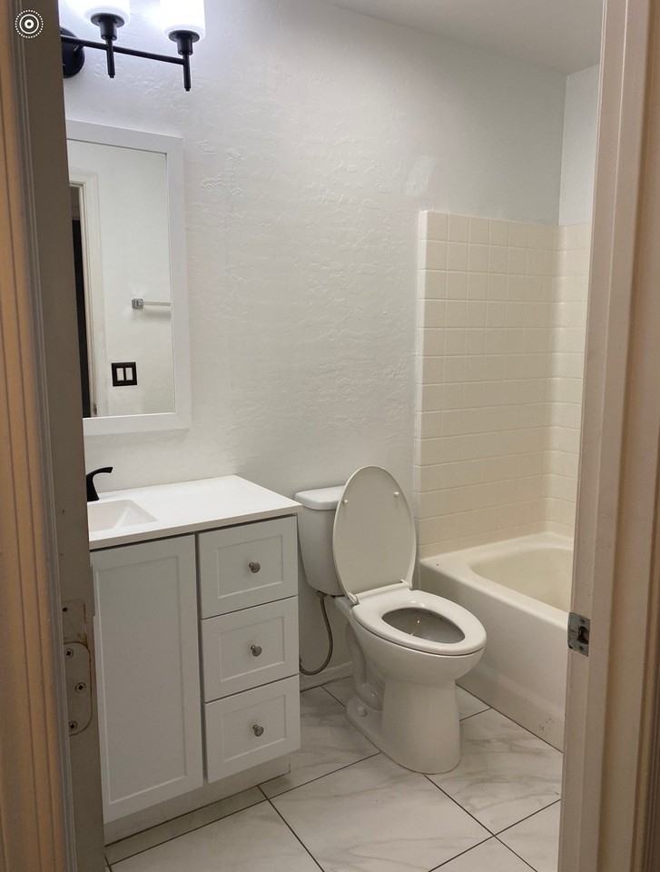 5641 S 9th Ave - Photo 3 of 14