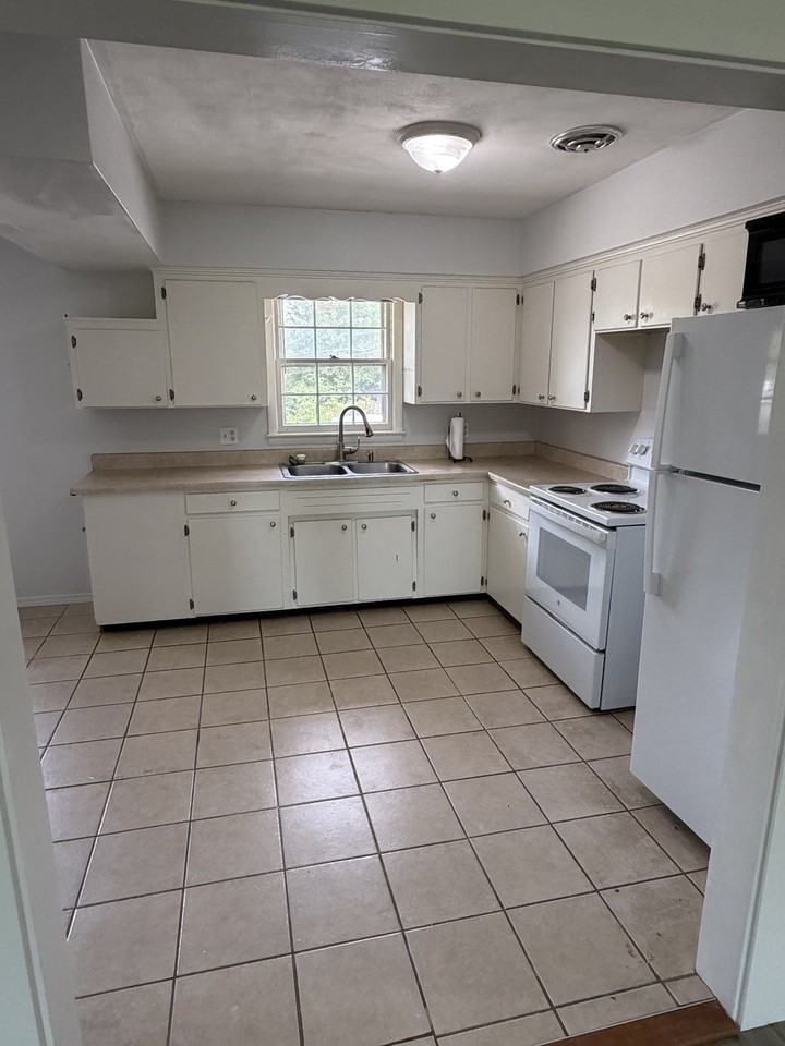 306 Loch Ln #306 - Photo 2 of 10